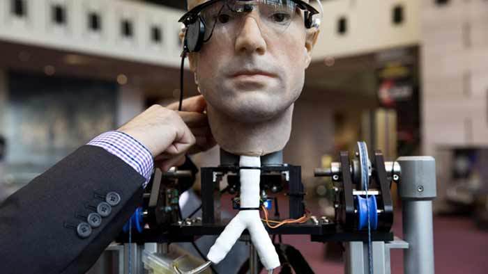 Frank – robot bioniczny zbudowany z protez i syntetycznych organów Frank – robot bioniczny zbudowany z protez i syntetycznych organów