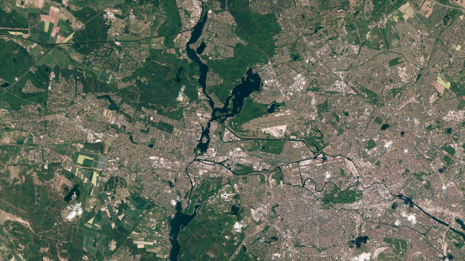 satellitenbildaufnahme von berlin fot. Copernicus Data