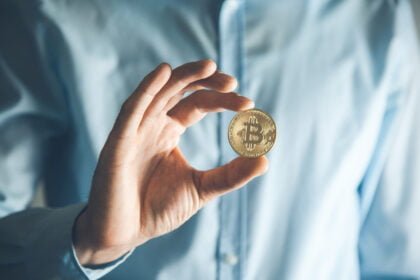 bitcoin, inwestuje, krypto walut