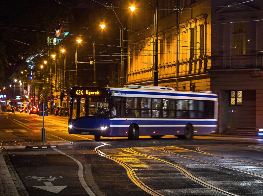 autobus, komunikacja miejska