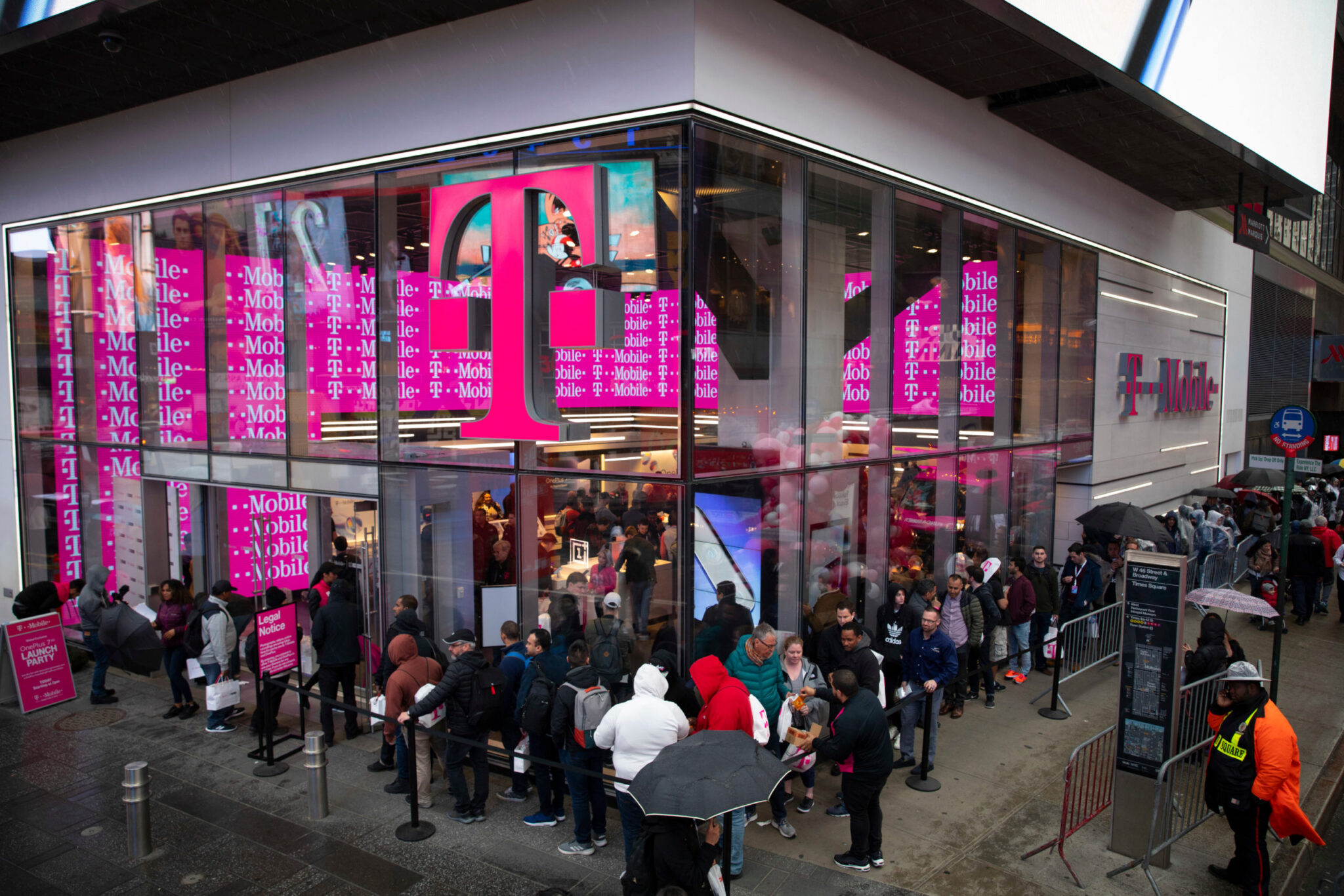 T-Mobile kupuje Fiberhost i INEA. Własny światłowód ma wzmocnić konwergencję