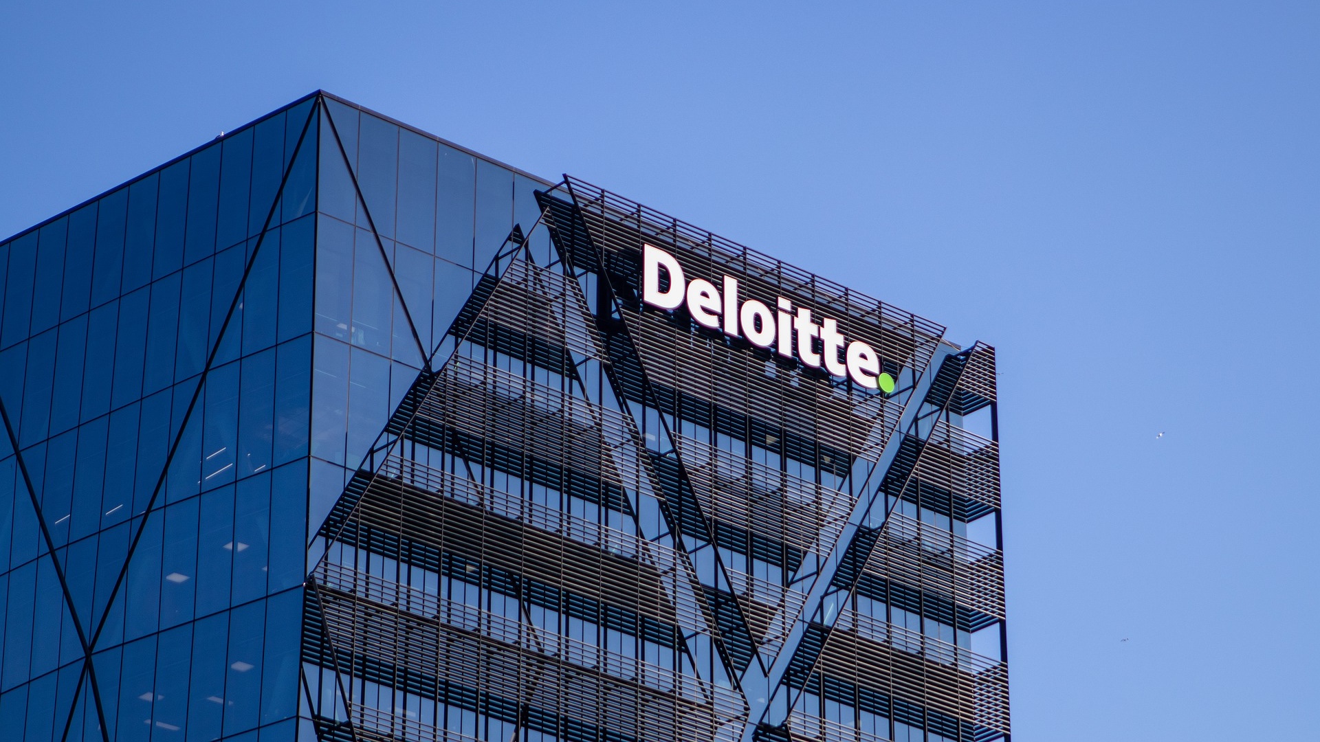 Drogie halucynacje Deloitte. Raport za 1,6 mln dolarów pełen halucynacji AI