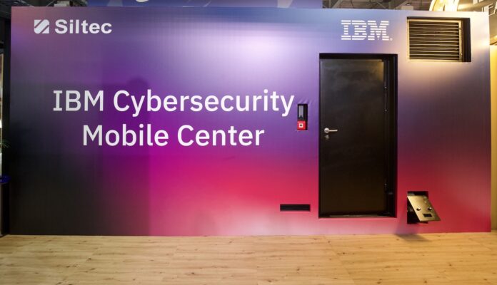 IBM Cybersecurity Mobile Center - Impact 23 Poznan fot.1