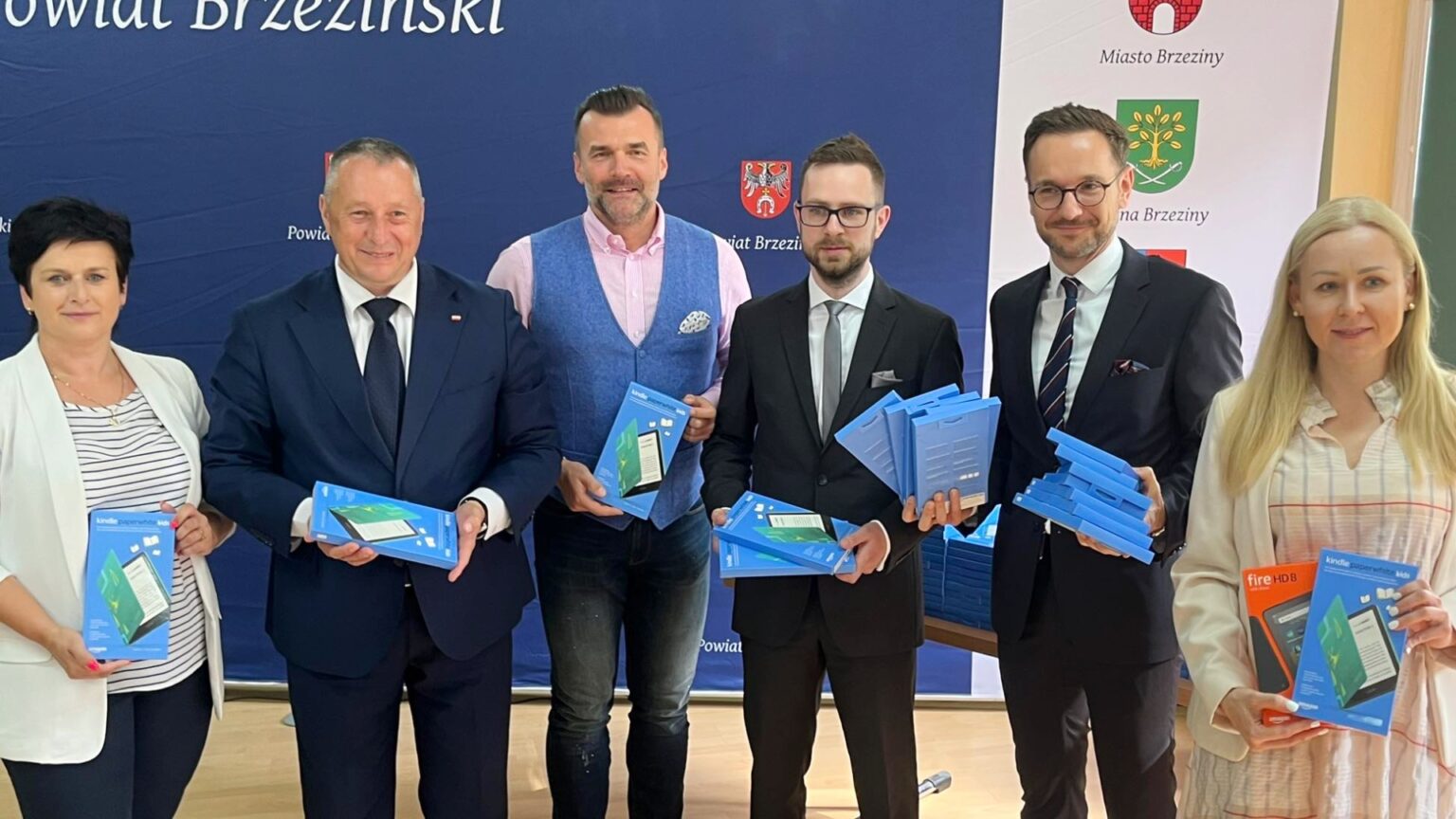 Amazon i Związek Cyfrowa Polska inwestują w przyszłość i przekazują szkołom cyfrowe urządzenia