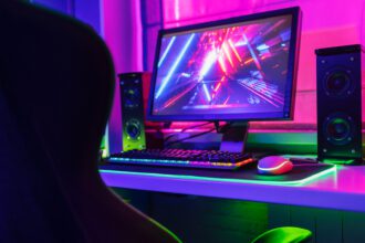 Gaming, gry, monitor, rynek komputerów i monitorów do gier