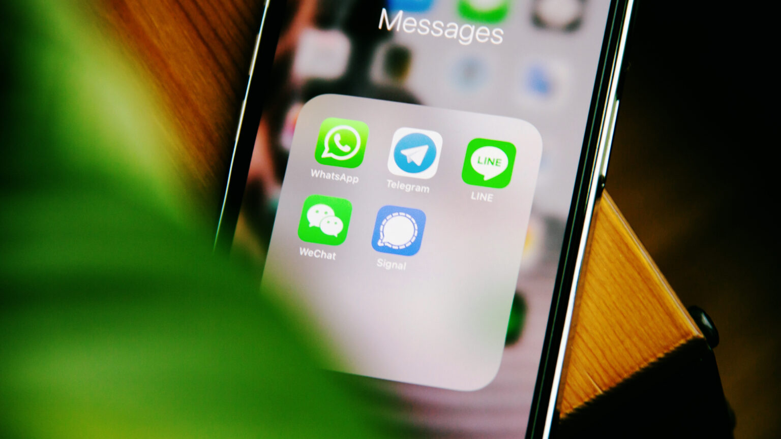 Signal, whatsapp