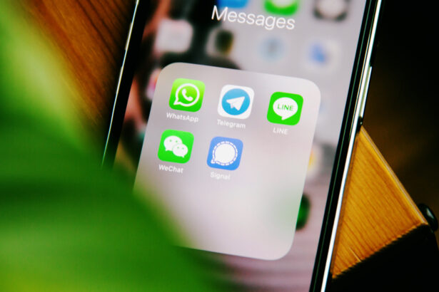 Signal, whatsapp