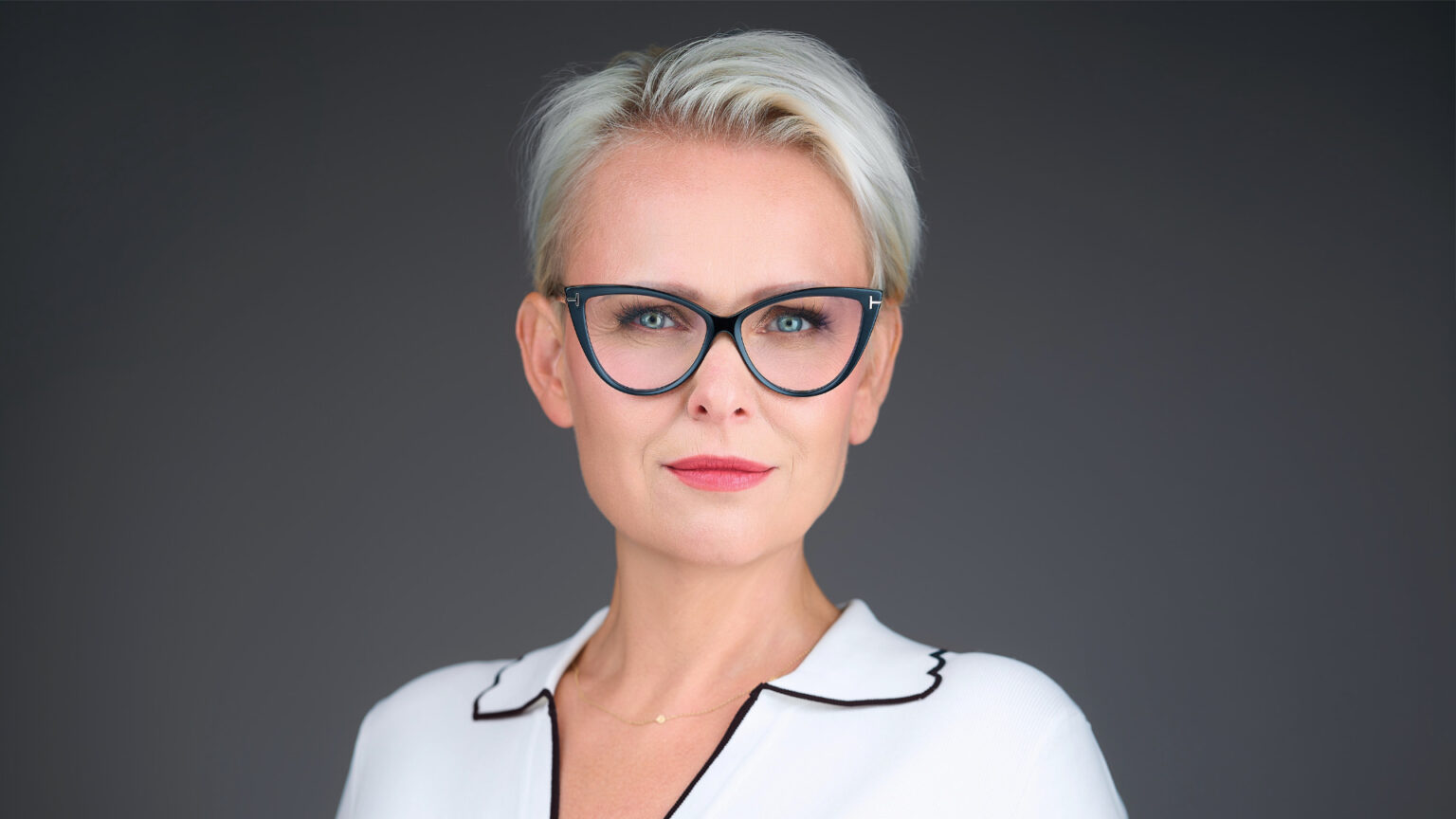 Karolina slowinska Iron Moiuntain