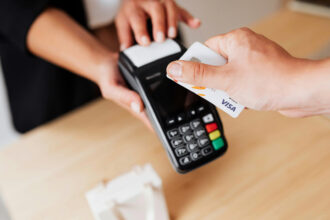 karta, visa, płacenie kartą za granicą