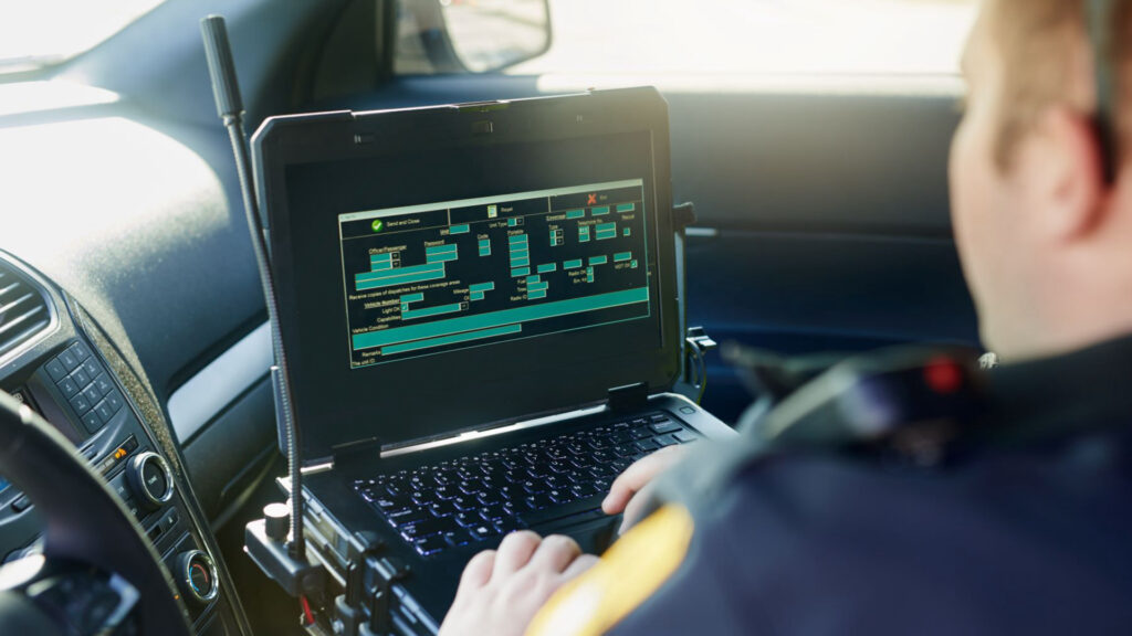 Jakie są korzyści z monitorowania parametrów auta w czasie rzeczywistym? 2 Warta 2