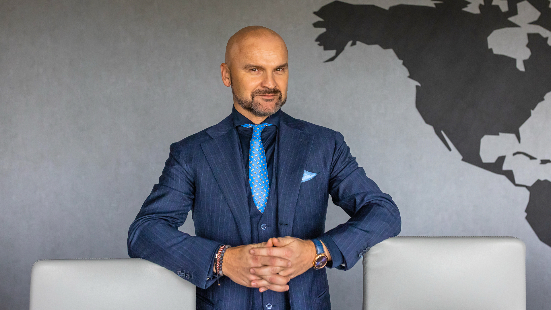 Brzoska chce walczyć z fake’ami. „Musimy coś zrobić”